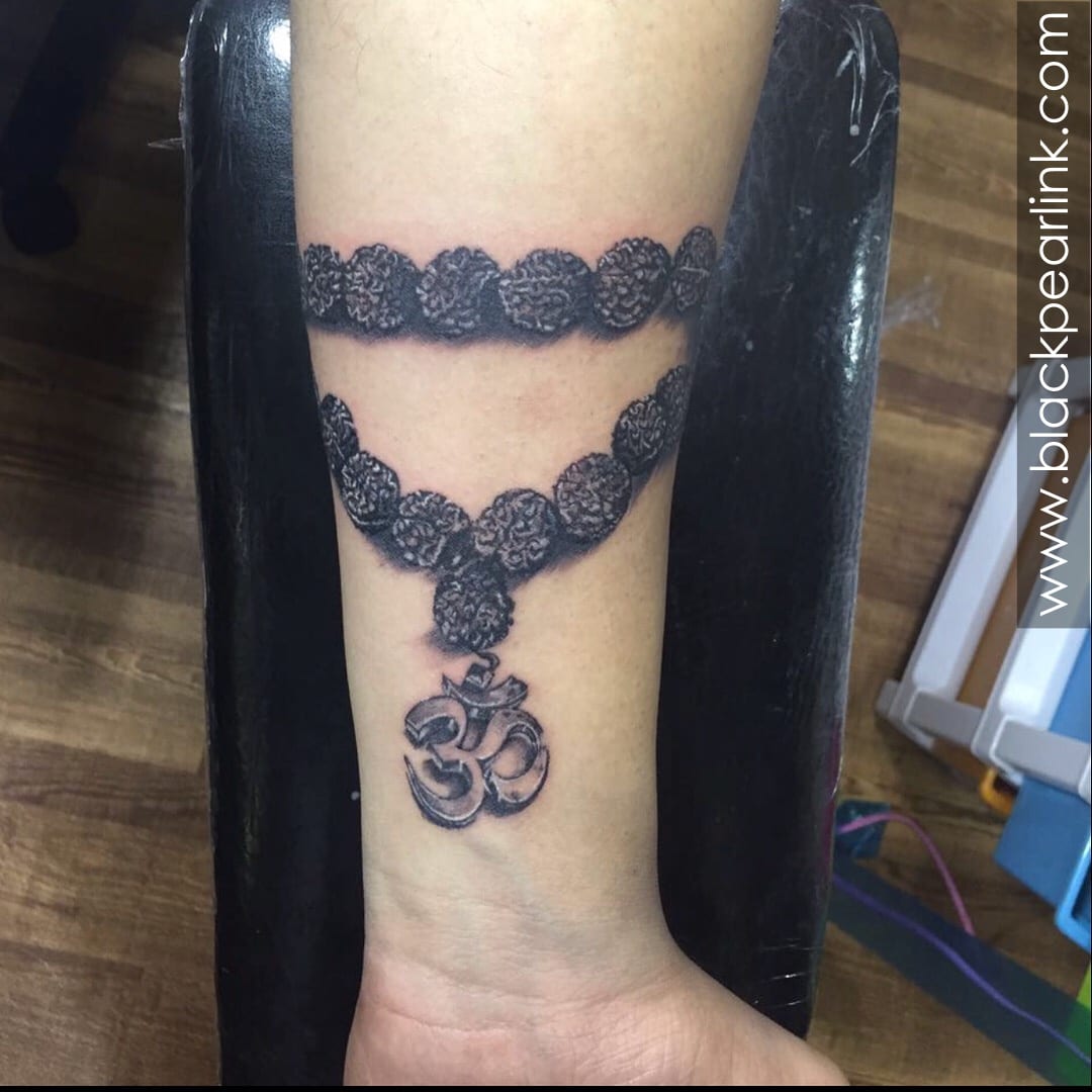 Cool armband tattoo ideas for your next tattoo Cool armband tattoo ideas for your next tattoo