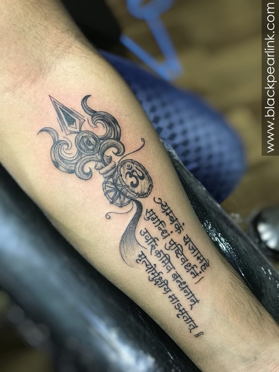 Graceful Trishul tattoos for Lord Shiva devotees Graceful Trishul tattoos for Lord Shiva devotees