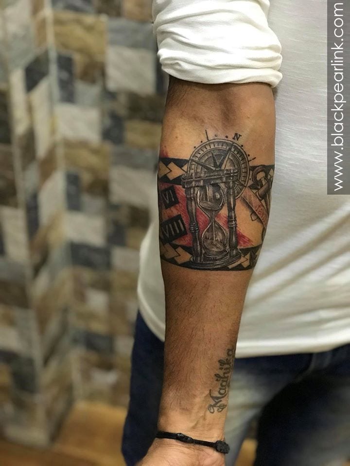 Tashan Tatoo | hand band tattoo